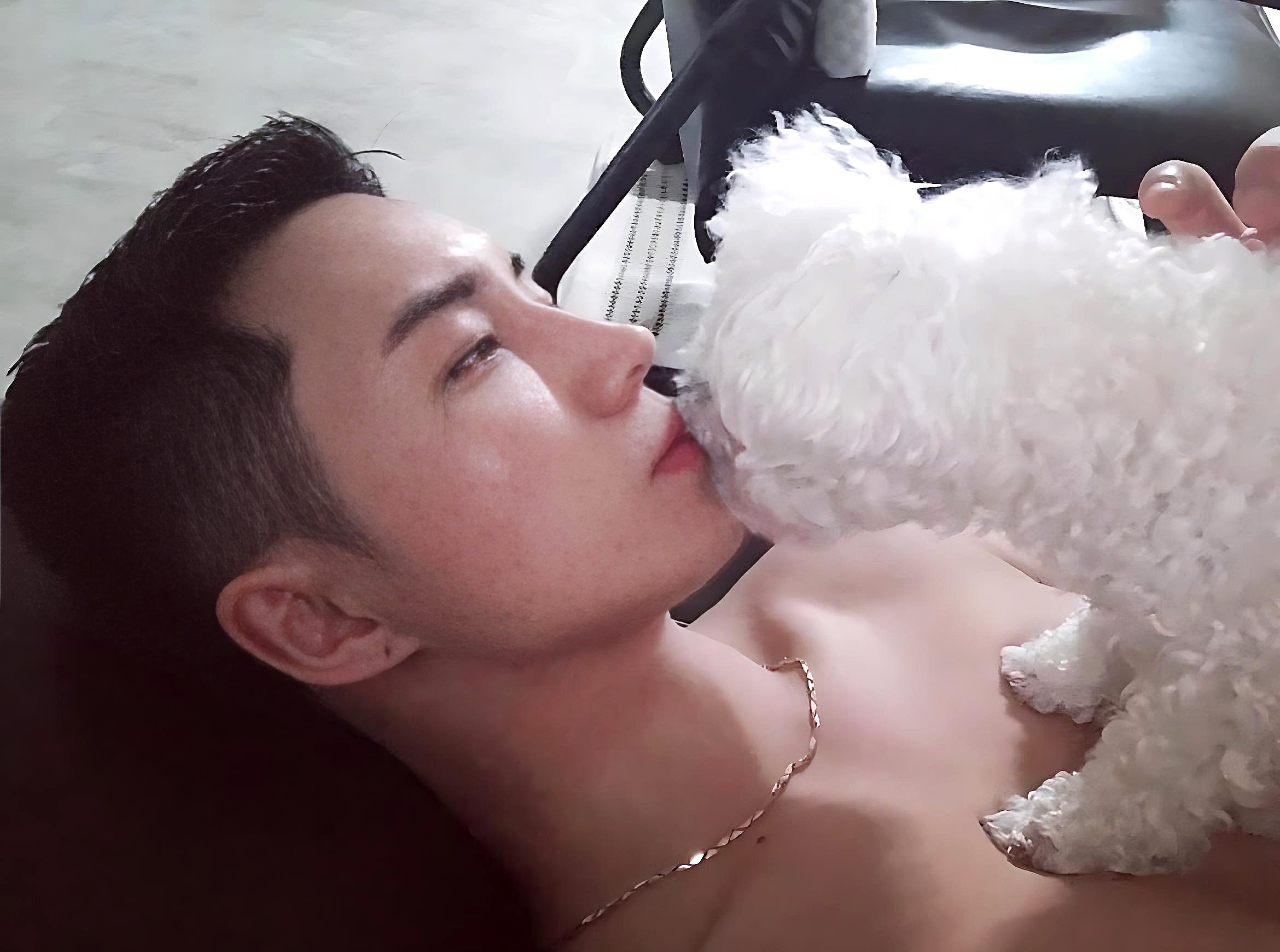 Hyungju Kissing His Dog and Cover Song By Roy Kim