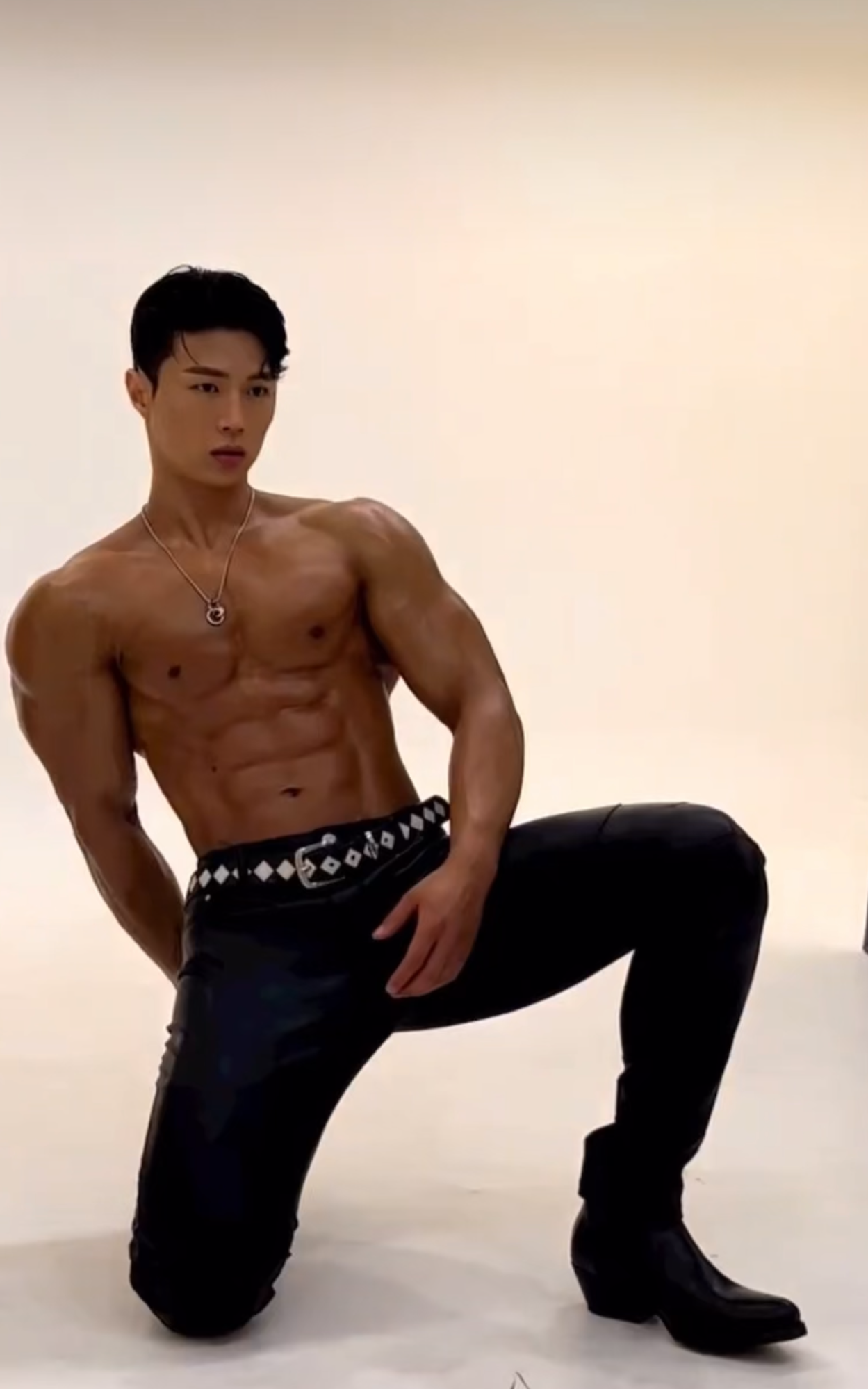 KĒEN Turns Heads in Bold Modeling Shoot